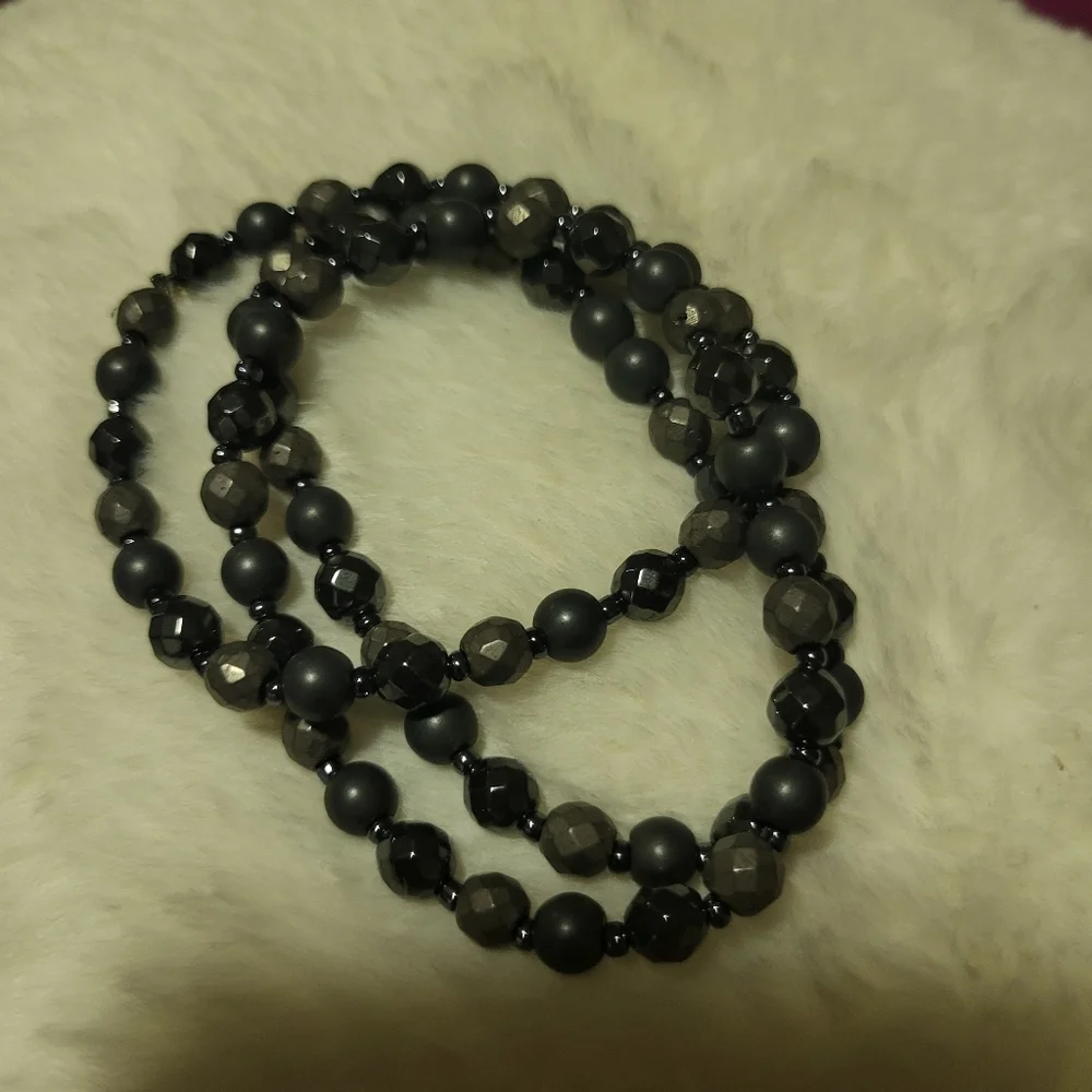 Elegant Black Beaded Bracelet - Picture 3 of 6